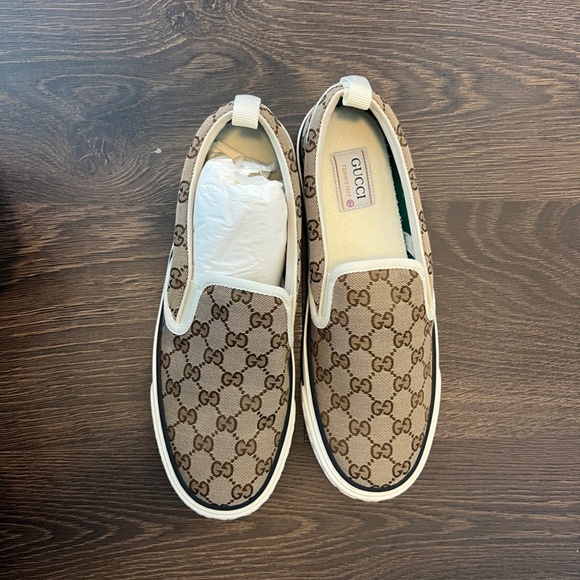 Men's Gucci Shoes - Picture 2 of 6